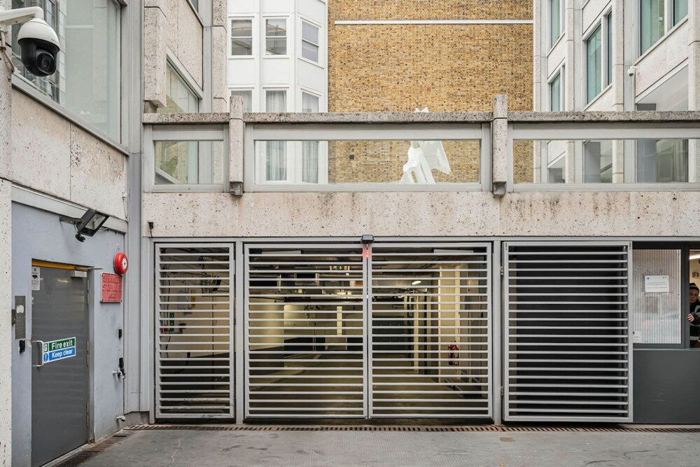 Mayfair Home Private Parking Central AC