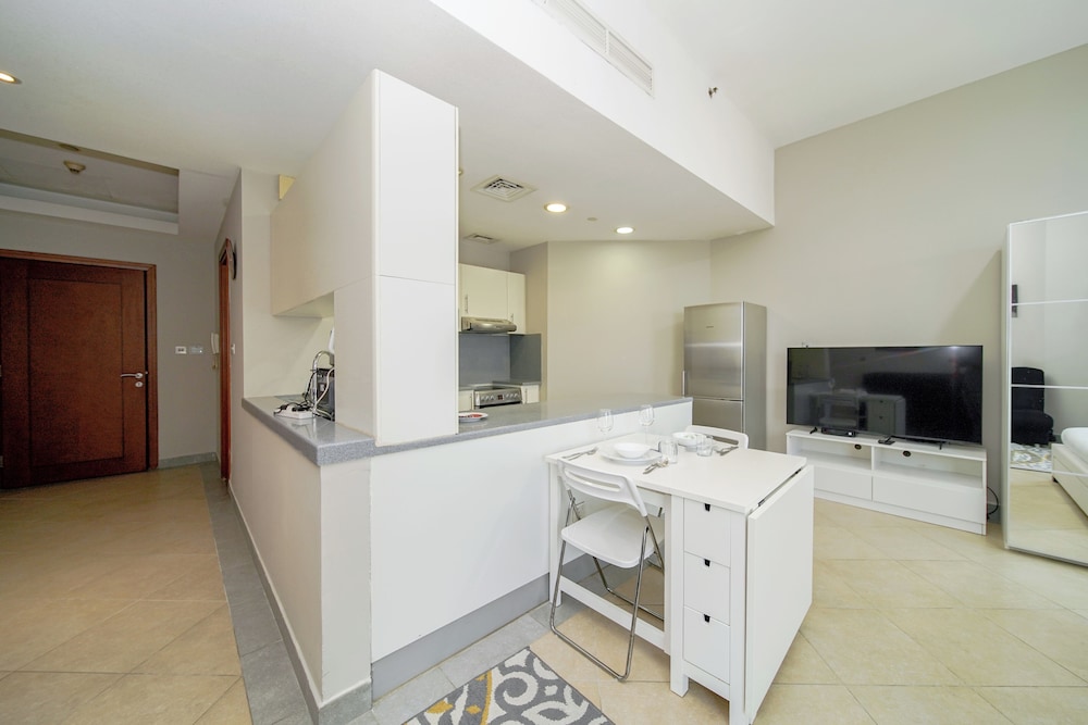 PVH - Sunny Studio - Madison Residency