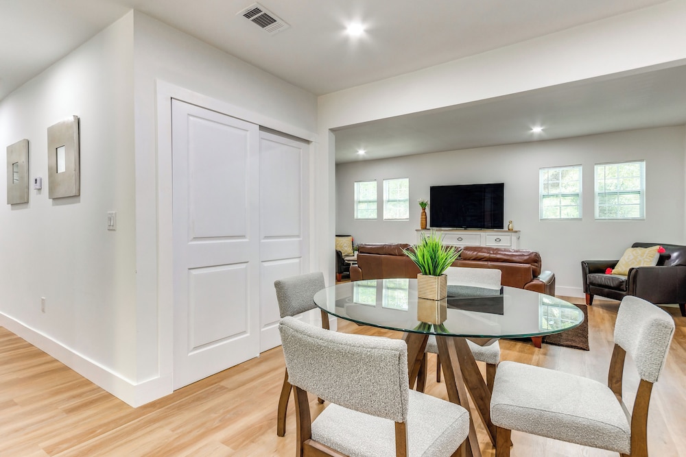 3 Mi to Dtwn Entertainment: Pensacola Family Home!