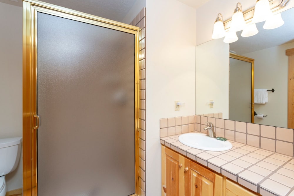 Comstock Lodge at Deer Valley Resort - Two Bedroom Condo with Hot Tub #202 2 Condo