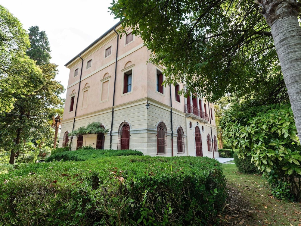 Castle in Romano D'ezzelino With Garden photo 3
