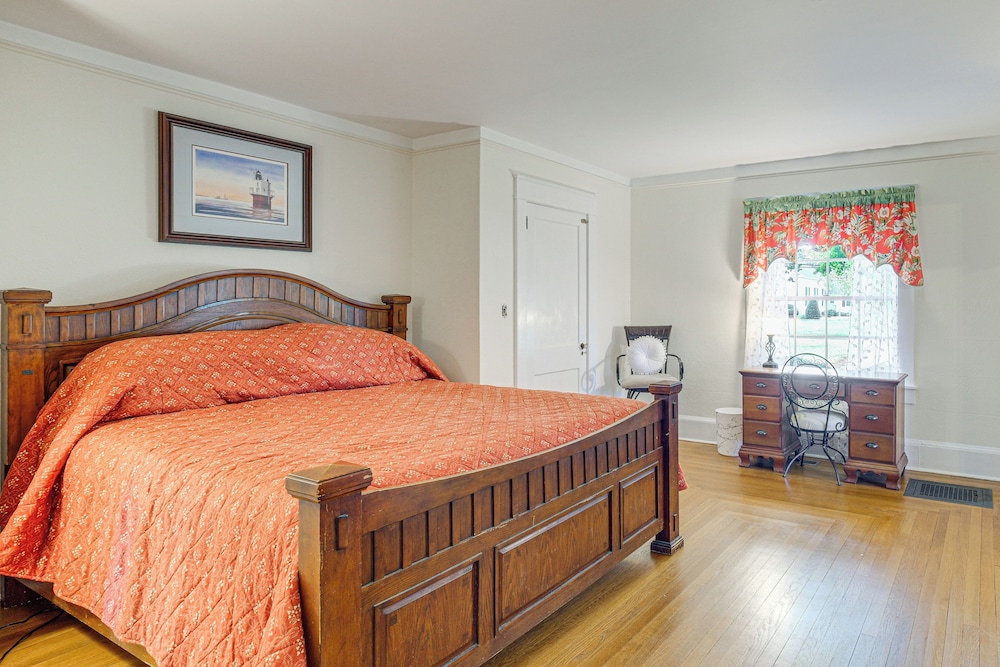 Walk to Dtwn Warsaw: Family Home w/ Deck!