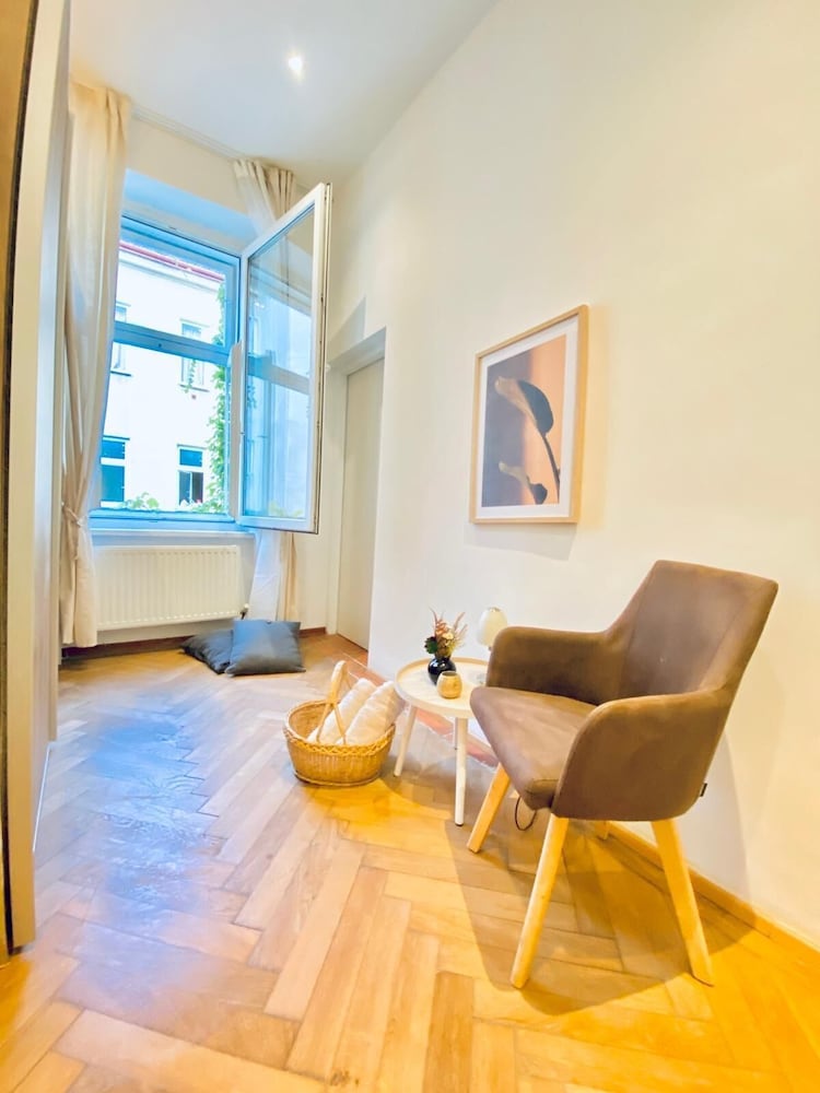 Bright and Spacious 2BR Flat Westbahnhof