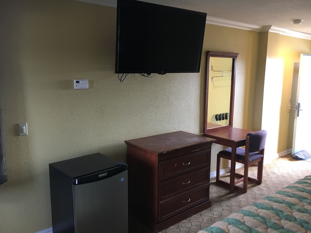 Bellflower Travel Inn