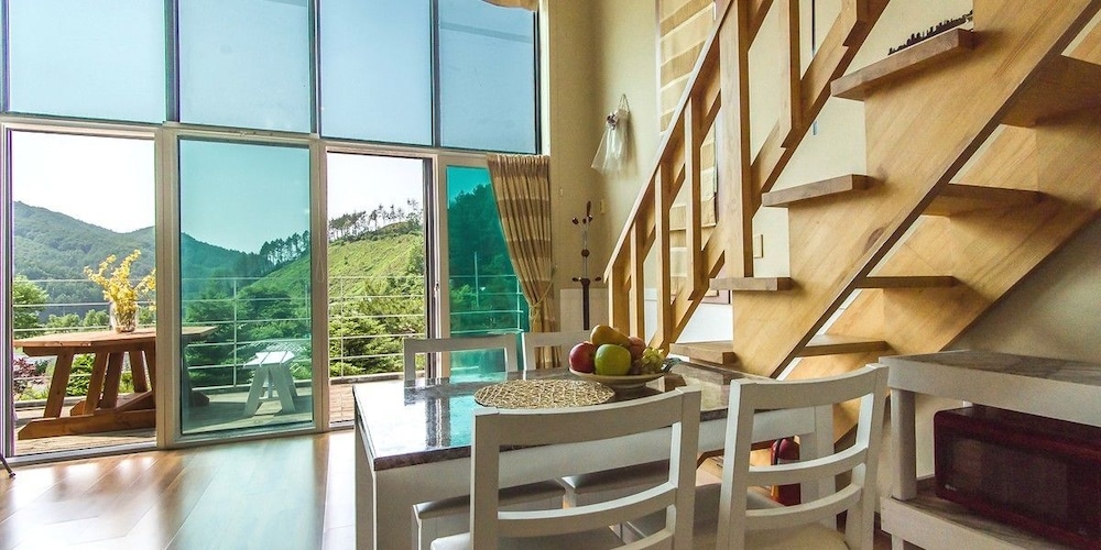 Sunny Junny Pension