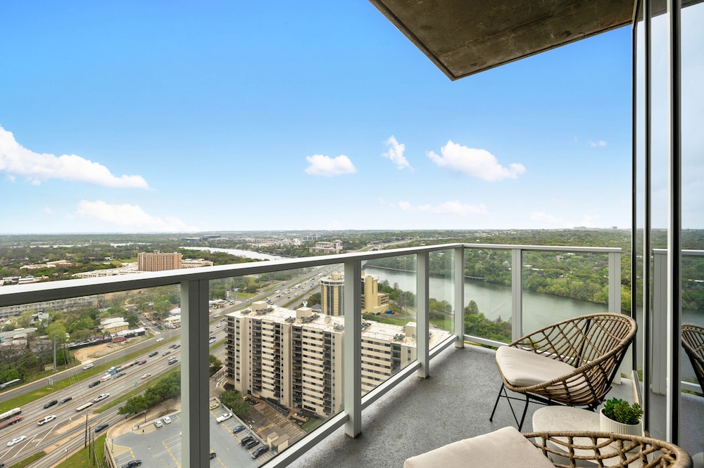 Sunshine Condo in Downtown Austin - Image 1