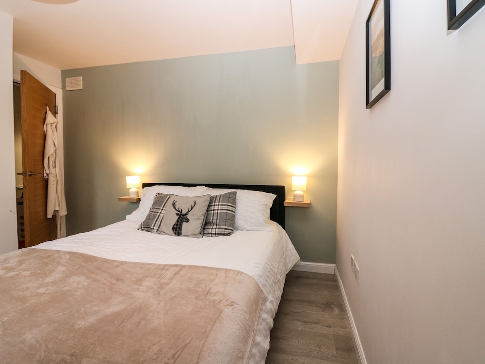 11 Ambleside Court