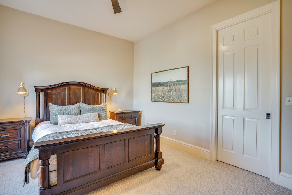 Lake Michigan Gem: Private Beach & Game Room