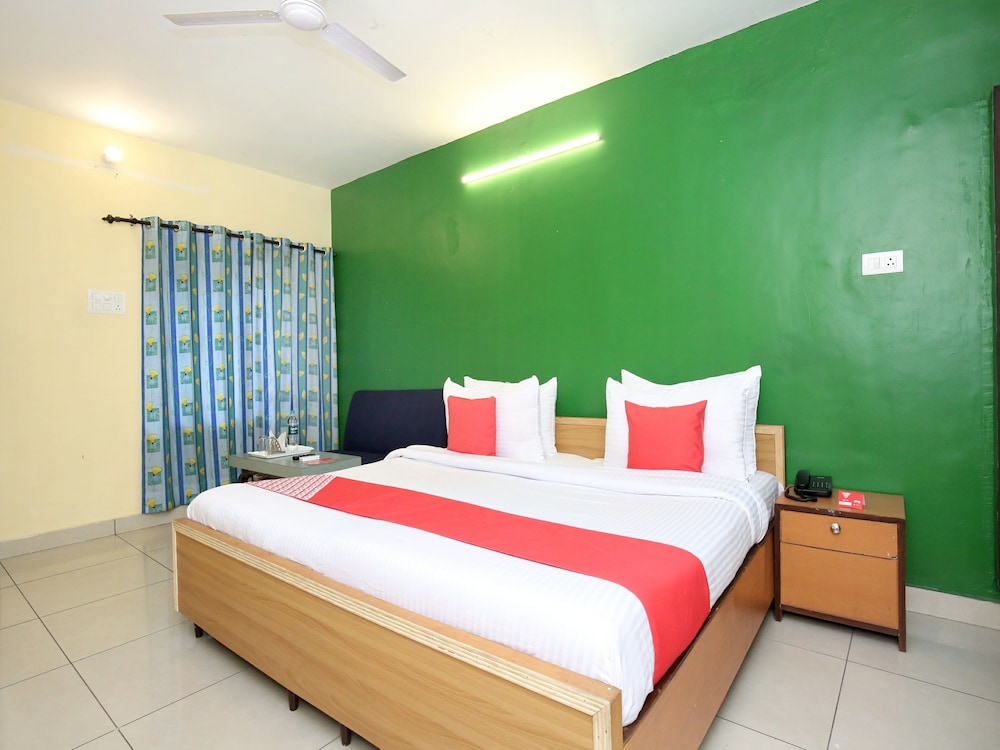 OYO 4256 Hotel Rajmahal