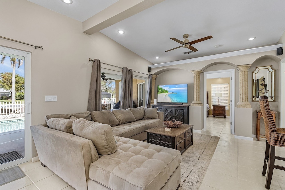 5535 Casa De Lujo: Heated Pool W/ Water Views 4 Bedroom Home