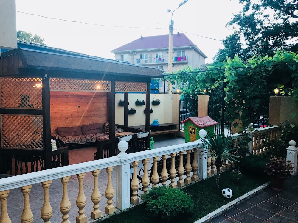 Tamriko Guest House