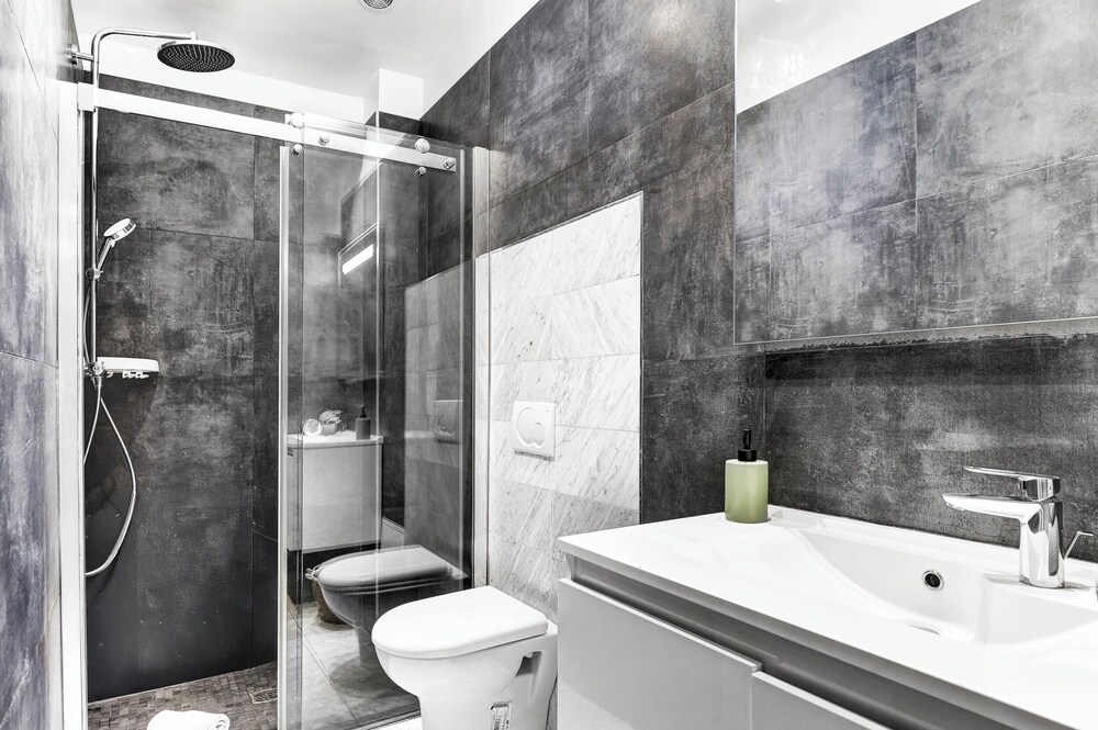Stylish 1BR by Luxembourg Garden