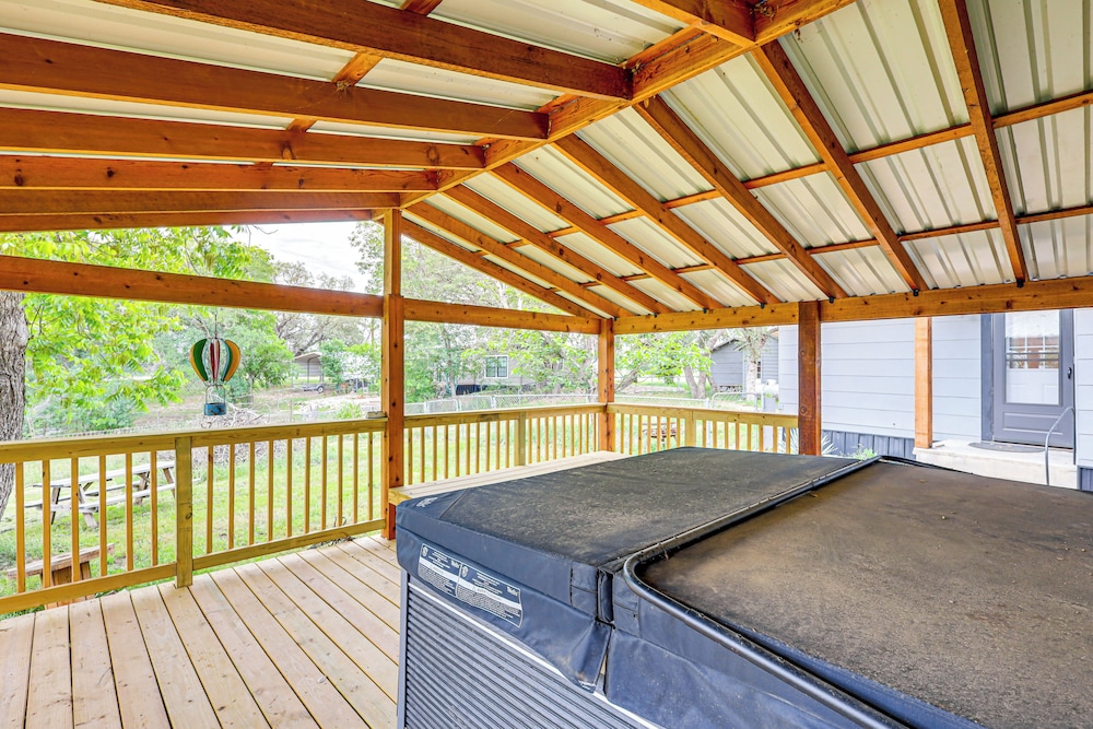 Deck, Hot Tub & Lake View: Brownwood Home!