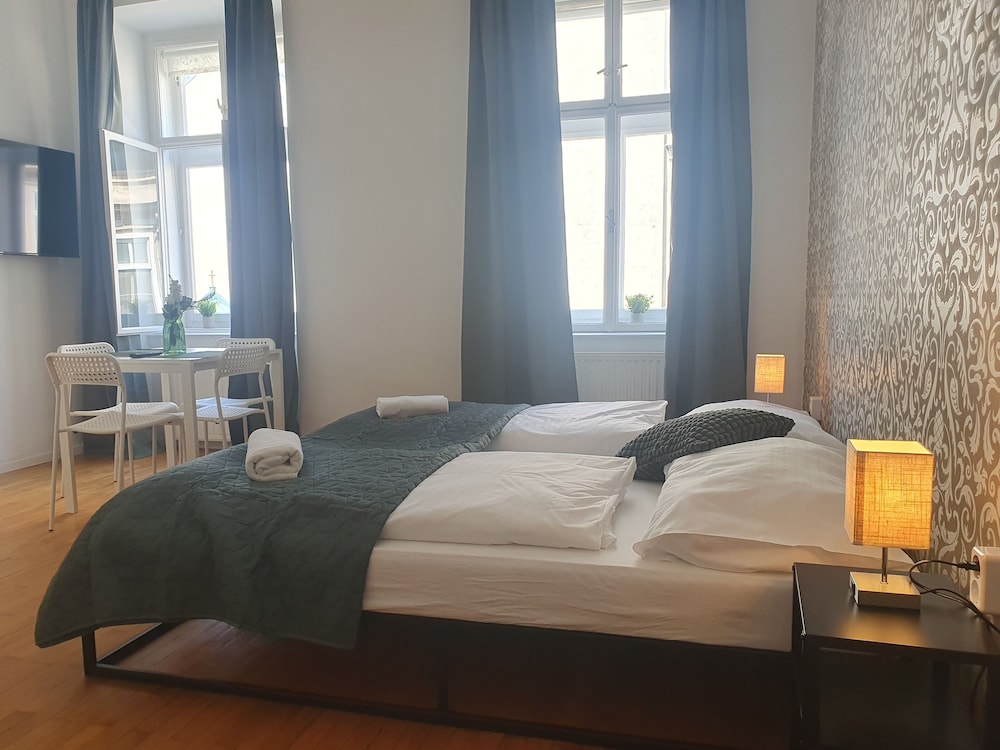 Modern 2BR Apartment Near Rennweg