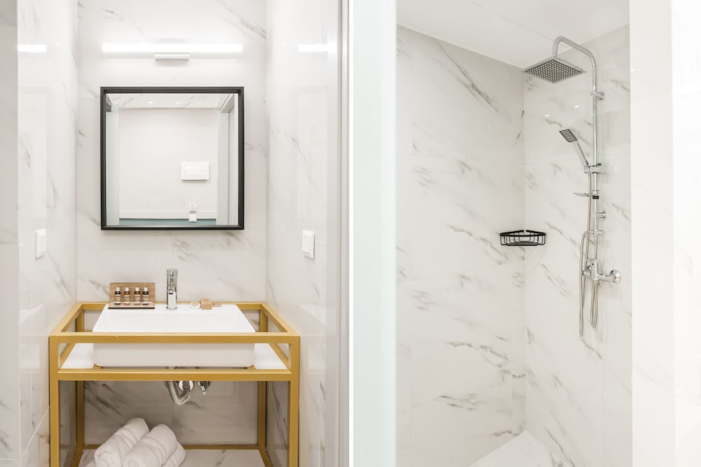 Step One - Luxury Suites right in the heart of Acropolis next to metro station