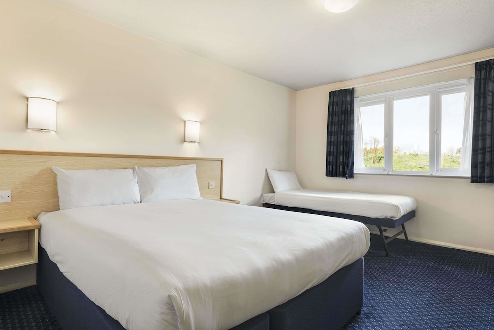 Winchester Vacations - Days Inn by Wyndham Sutton Scotney North - Property Image 5