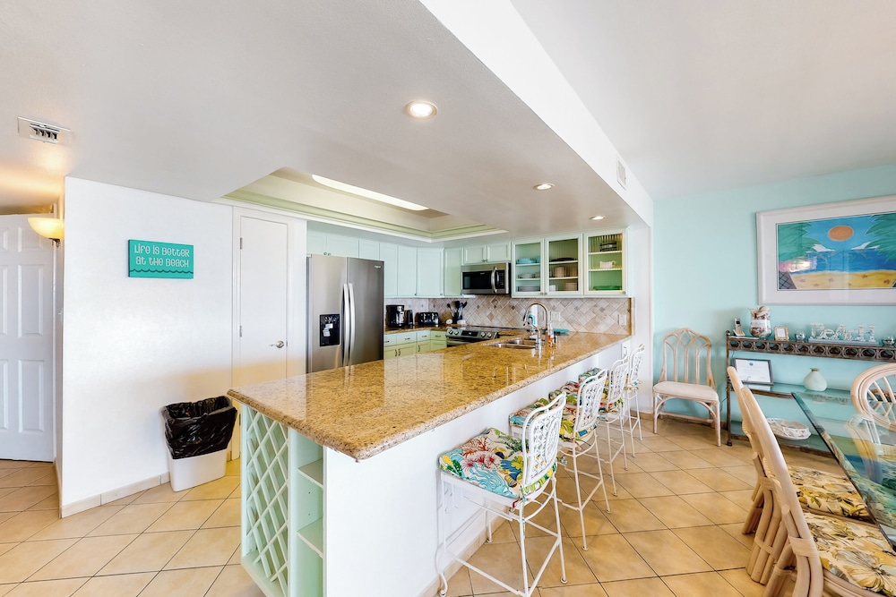 Corner 3BR w/ Gulf Views, Pools, Hot Tub, Sauna