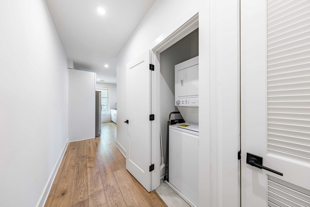13 Modern Condos Near Downtown Nashville 26 Total Bedrooms, Sleeps 90 The Heights by Avantstay