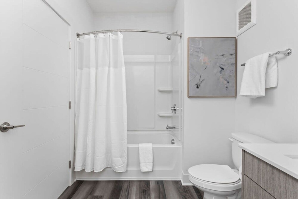 Cozysuites Spacious 1BR Near Whole Foods view 5