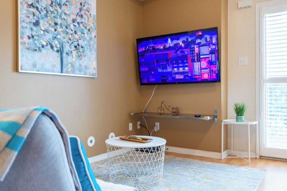 Cozy 1 Bedroom Townhouse