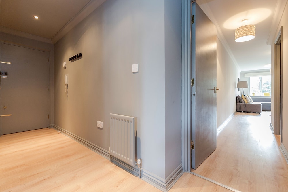 Hoxton 2 Bed Apartment by BaseToGo