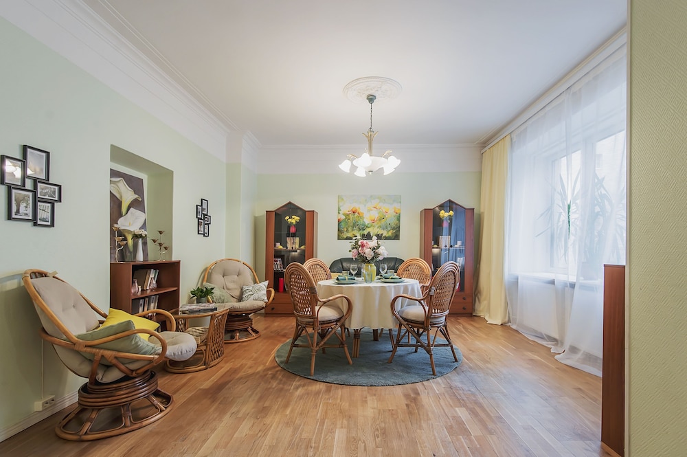GM Apartment Staropimenovskii 16