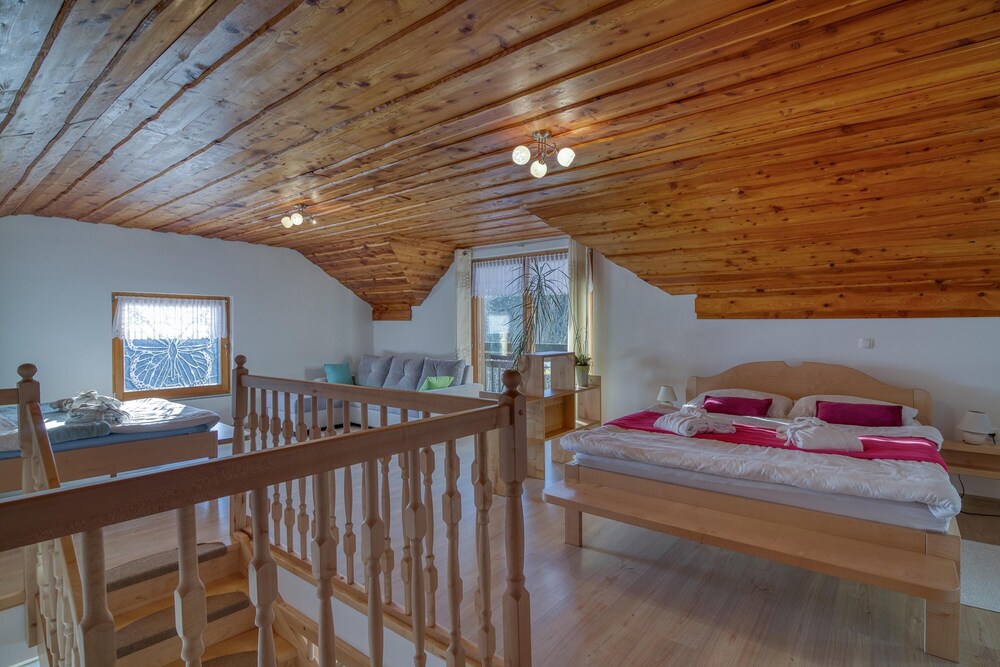 Pool & Wellness Chalet Sunshine view 4