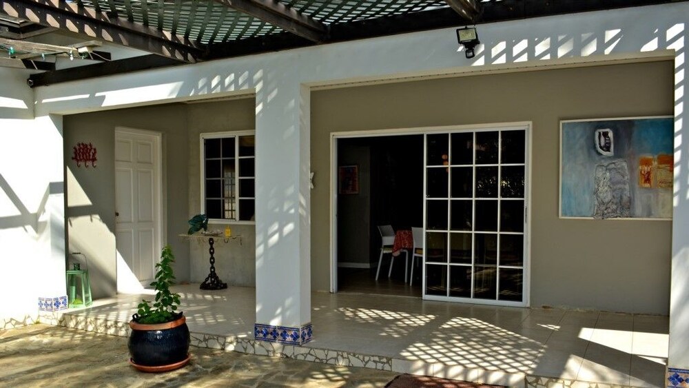 Parrot Villa
