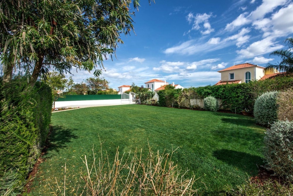 Amapola in Quelfes With 4 Bedrooms and 4 Bathrooms