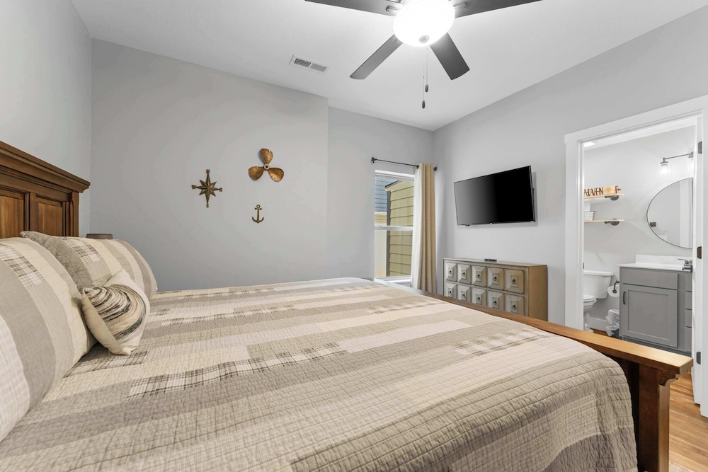 Green Wood Getaway for 18