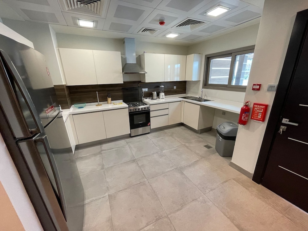 Best Townhouse On Jcv 4 Bedrooms With Jacuzzi