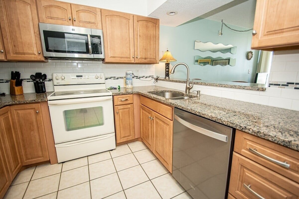 Sea Castle 8g 3 Bedroom Condo