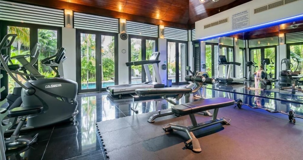 2BR Pool View Short Walk to Beach C254