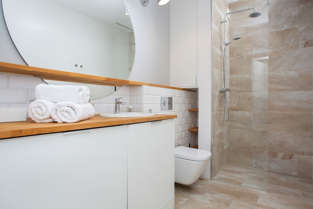 Kaliny Jędrusik Apartment by Renters view 3