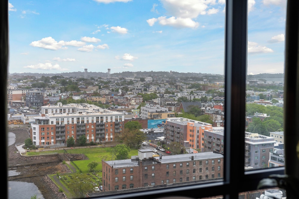 Luxury Apartments by Hyatus Downtown Boston