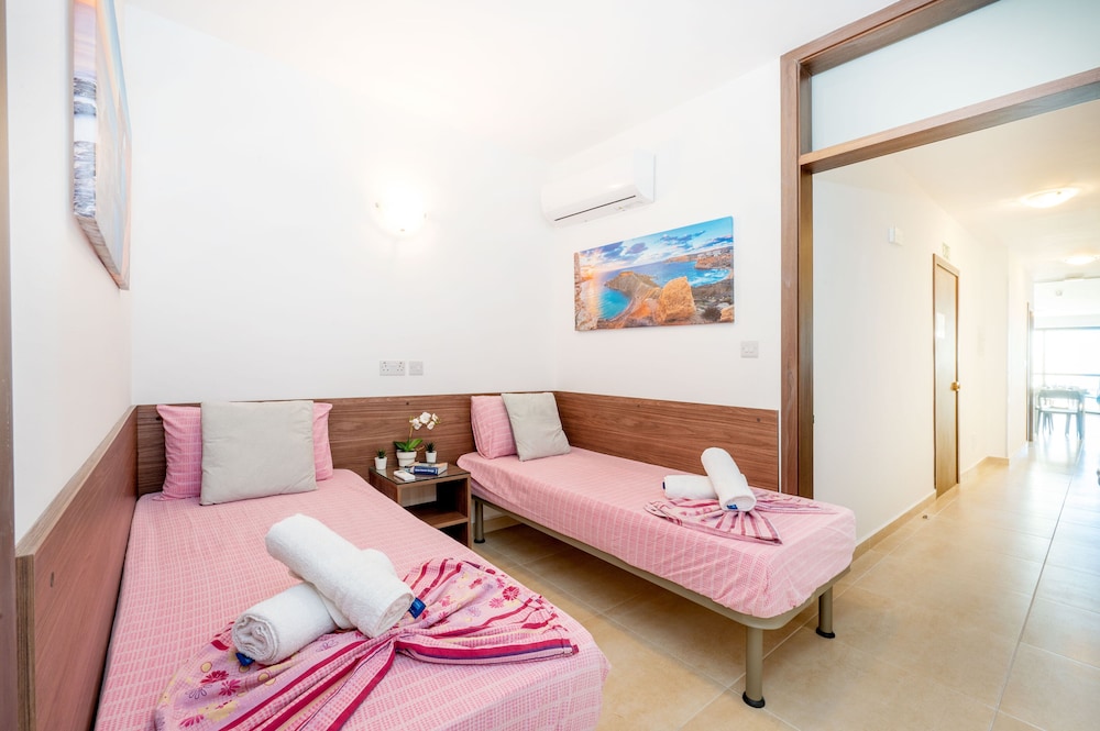 Sea Bliss 1 Bedroom Apartments by Getawaysmalta photo 3