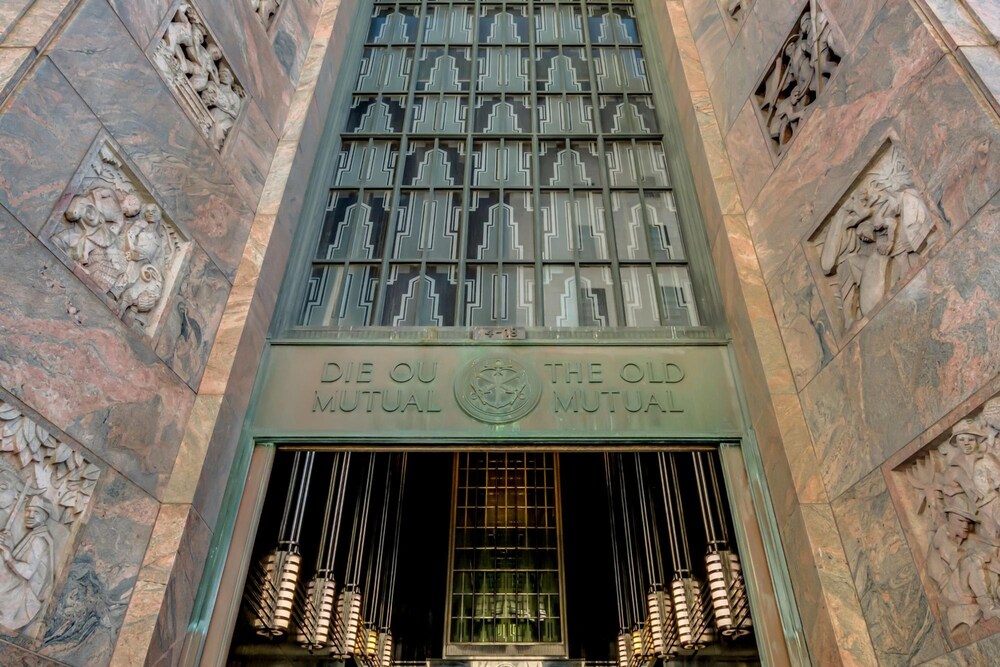 Contemporary 2bed in Art Deco Heritage Site Elevea