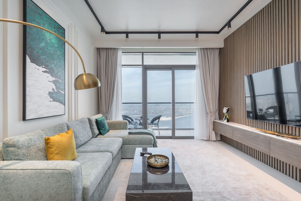 1 Bedroom in Marina Vista With Full Palm Views