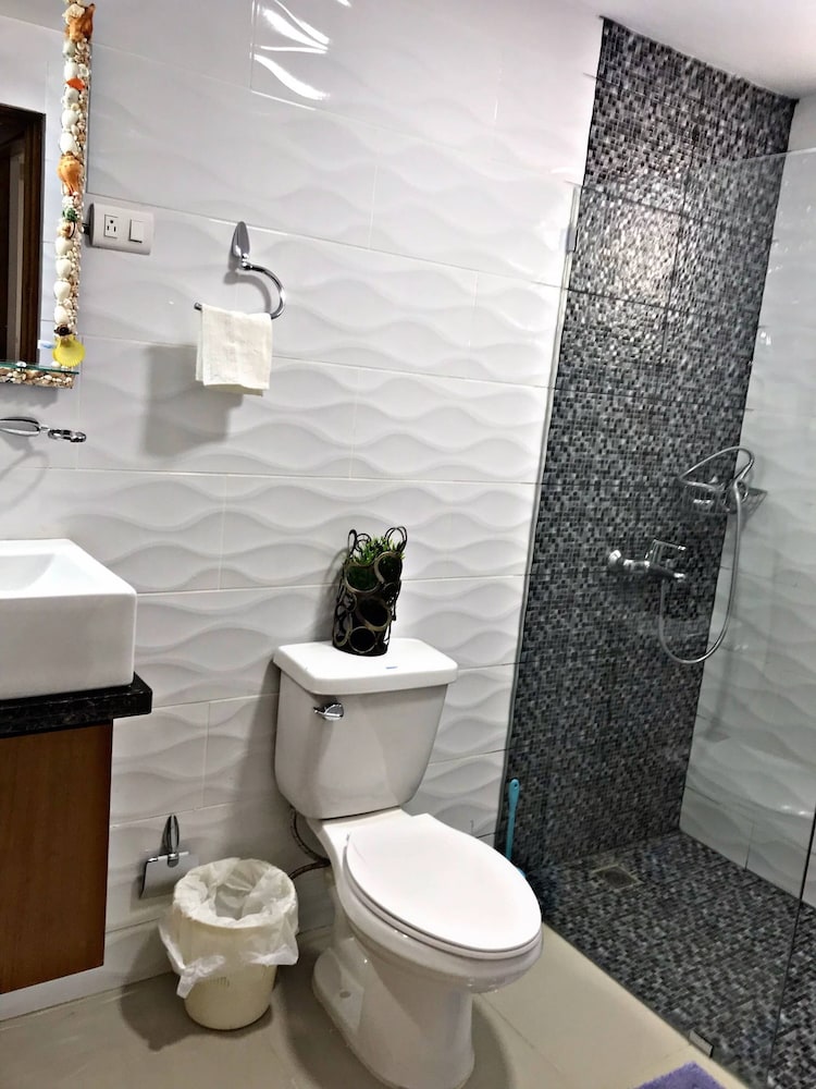 Fully Equipped New 1br Apt dt 2mins To Beach view 4