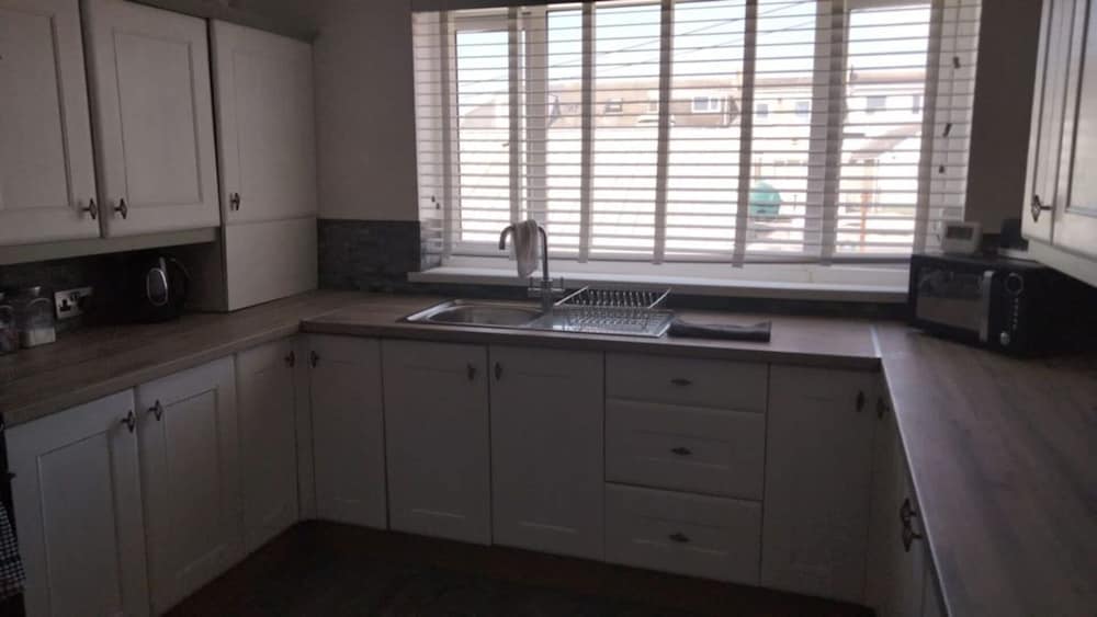 Luxury Stay in the Heart of Porthcawl view 4