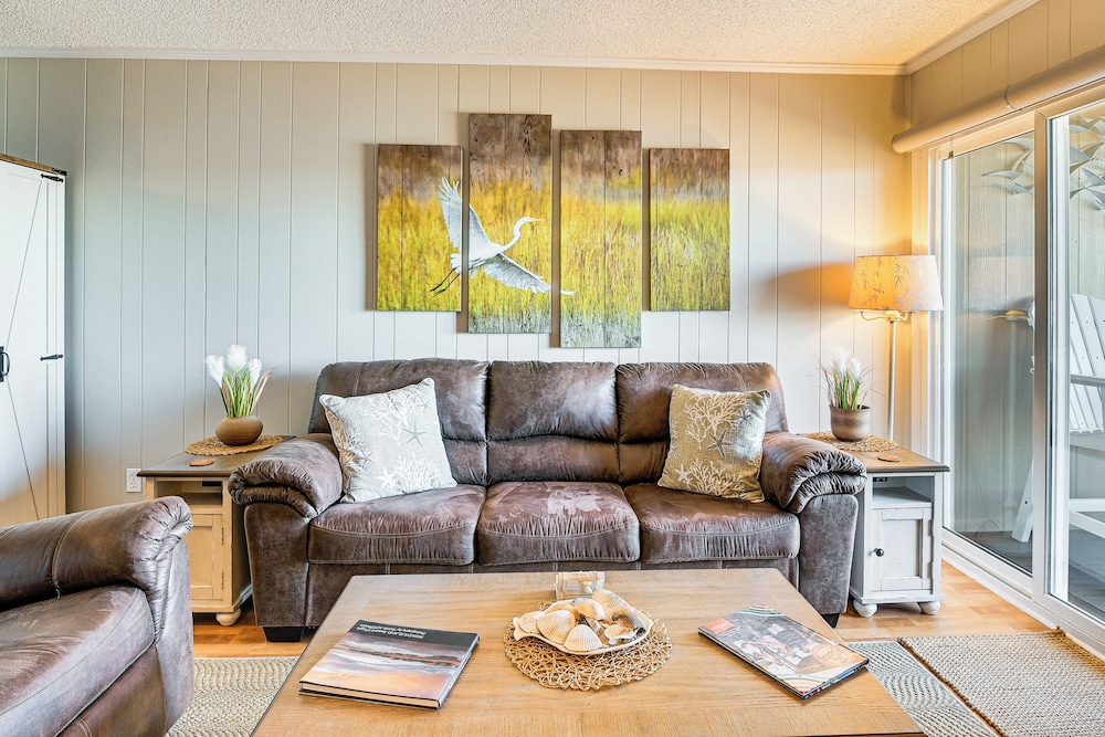 Waterfront Gem w/ Balcony in Garden City
