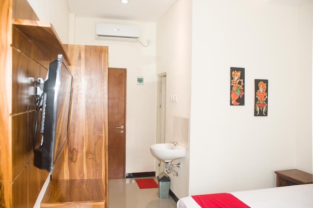 RedDoorz near Gatsu Barat Denpasar