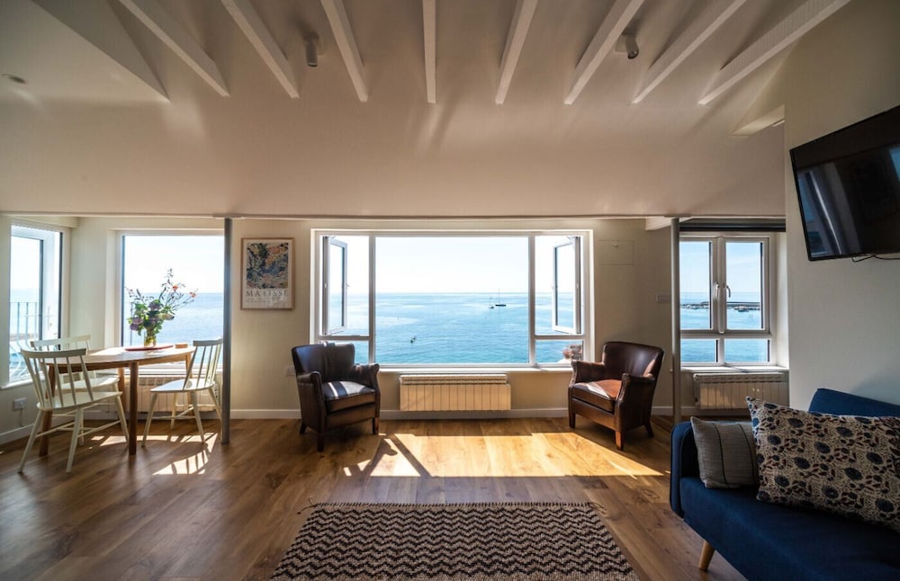 3 Beach Way House