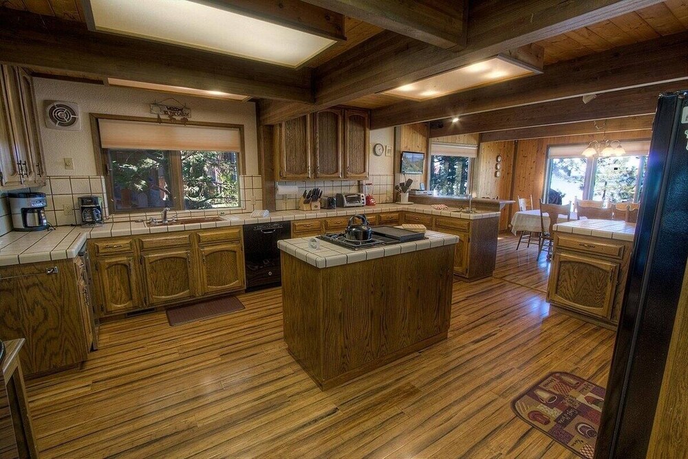Cyh1281- Tahoe Acres 5 Bedroom Home