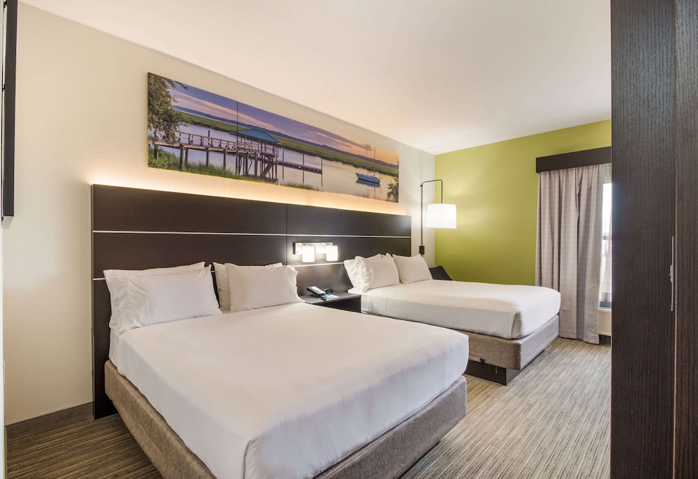 New Bern Vacations - Clarion Pointe New Bern - Property Image 17