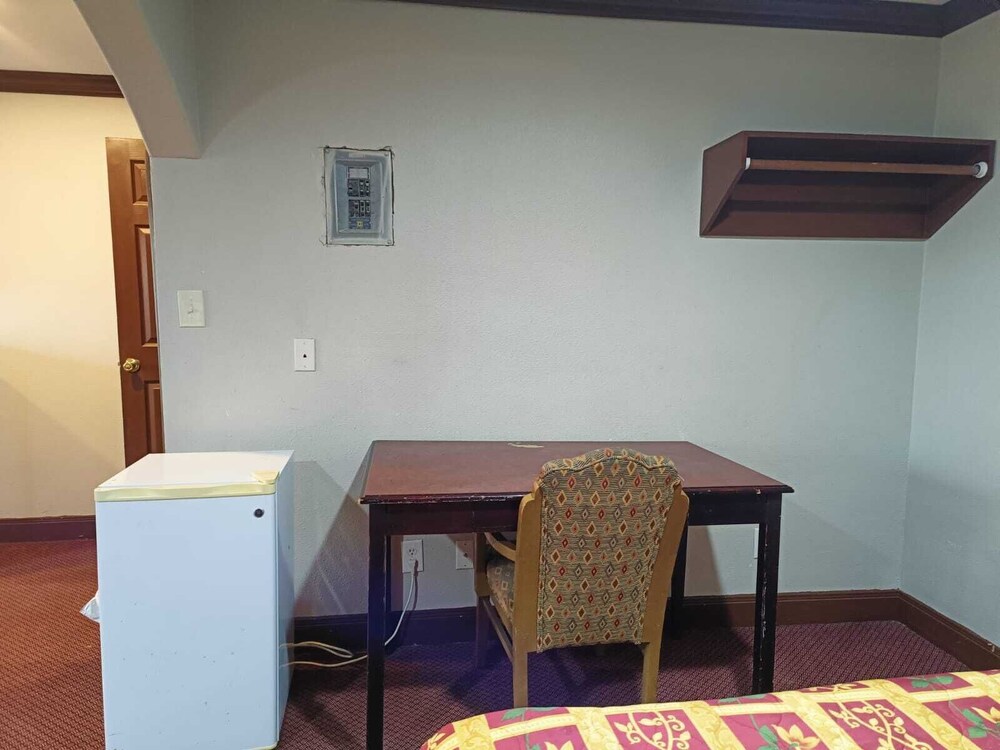 American Inn & Suites By Capital O Victoria US-59