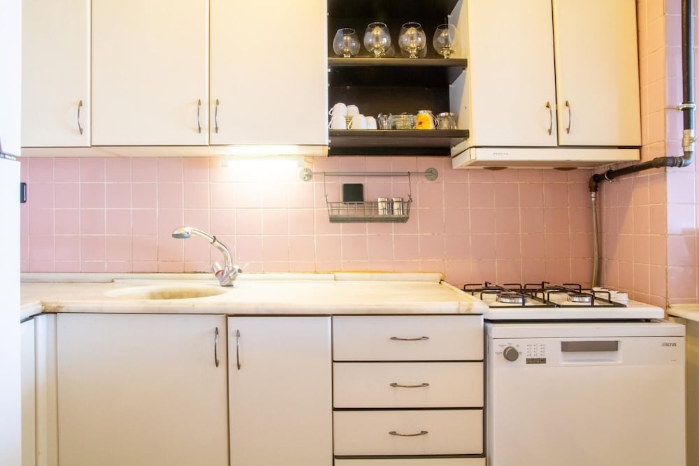 Furnished Stylish Sea View Flat in Izmir Konak view 4