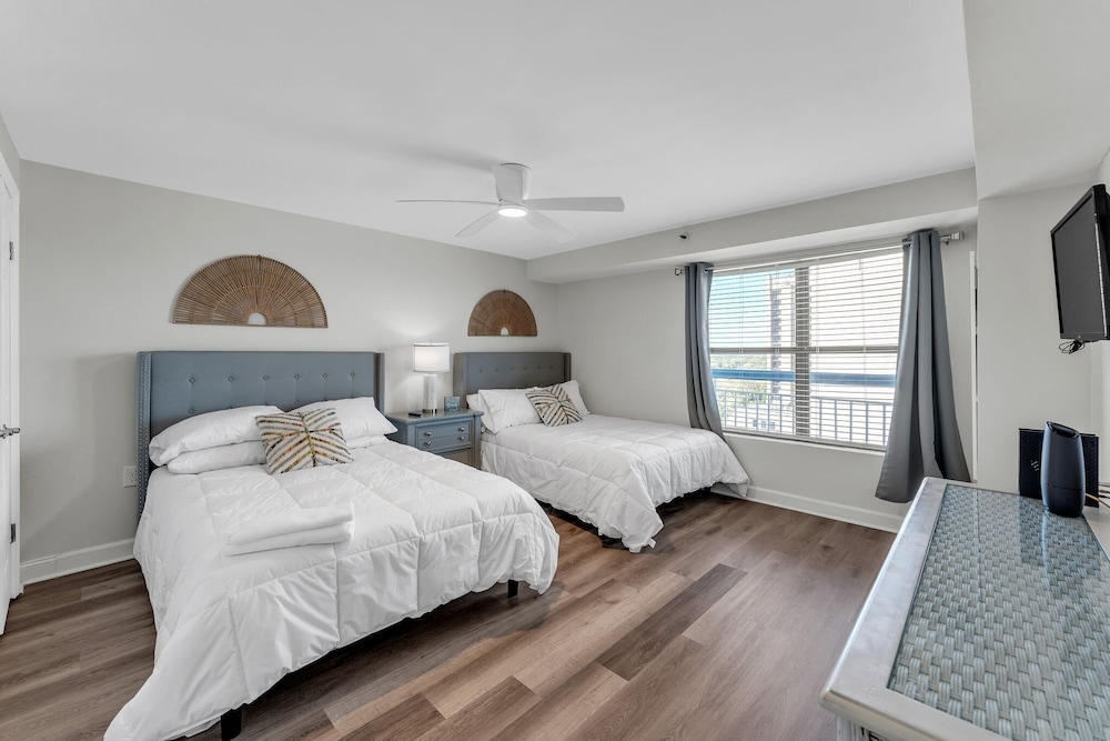Oceanfront Gem Pool, Balcony, Modern Touch 3 Bedroom Condo