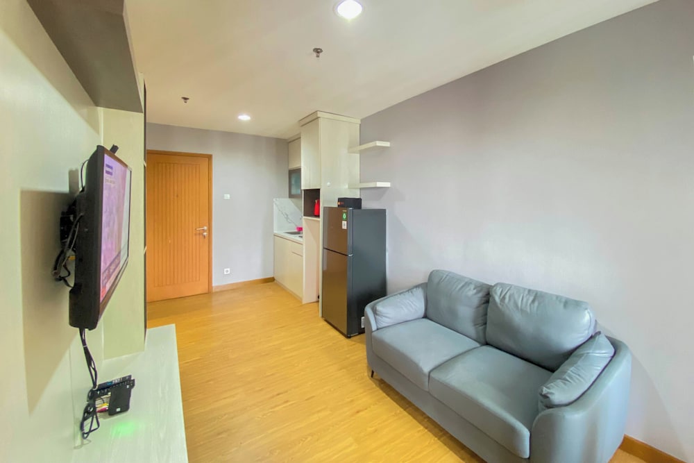Comfort Living 2Br At Cinere Bellevue Suites Apartment