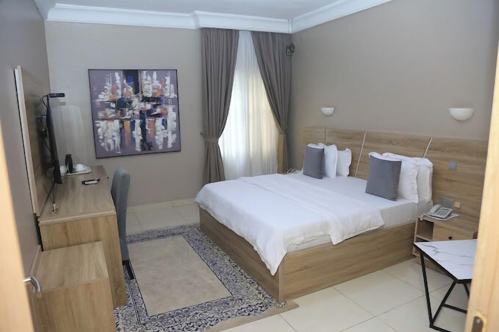 Maxx Apartments